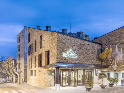 Caja 2 noches en Parador de La Seu d'Urgell y acceso Classic diurno o nocturno de 3h al spa de Caldea