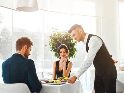 Cene gourmet, soggiorni, Spa e avventure per il padrino