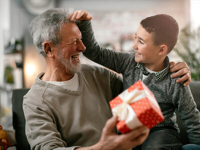 Coffret cadeau Séjour Premium avec activités détente ou sensations fortes pour grand-père