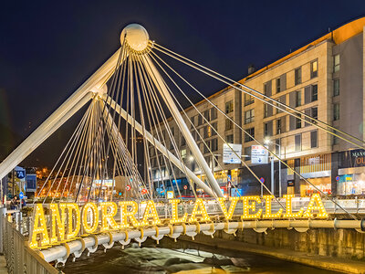 Caja Escapada a Andorra: 2 noches y acceso diurno o nocturno de 3h en Caldea