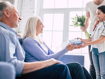 Coffret cadeau Séjour Premium avec activité détente ou sensations fortes pour grand-parent