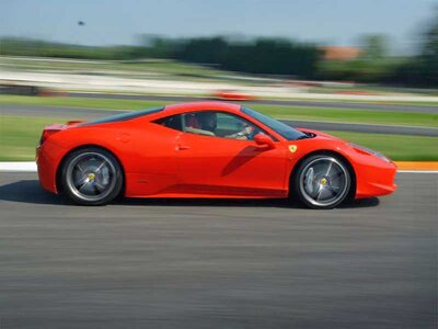 Circuito Internazionale di Napoli: 3 adrenalinici giri su Ferrari 458 e Lamborghini Gallardo con video ricordo