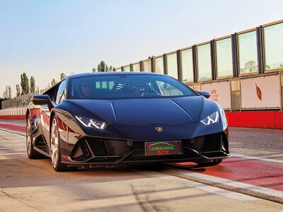 Cofanetto Circuito Internazionale di Napoli: 2 intensissimi giri su Ferrari 458 e Lamborghini gallardo con video ricordo
