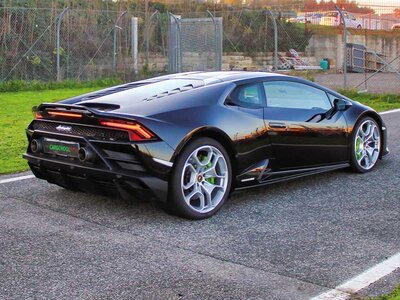 Ferrari F488 GTB e Lamborghini Huracán EVO: 2 giri sul Circuito Internazionale di Napoli con video ricordo