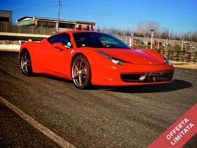 Cofanetto regalo Ferrari 458: 5 giri adrenalici presso il Circuito di Castelletto di Branduzzo