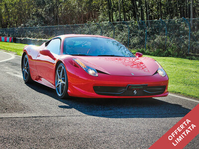 Cofanetto regalo Circuito Internazionale di Napoli: 3 adrenalinici giri su Ferrari 458 e Lamborghini Gallardo con video ricordo