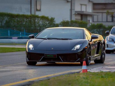 Cofanetto Ferrari F488 GTB e Lamborghini Huracán EVO: 3 giri sul Circuito Internazionale di Viterbo con video ricordo