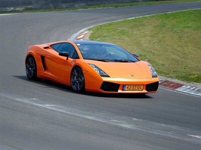 Cofanetto Circuito Internazionale di Viterbo: 3 intensi giri su Ferrari 458 e Lamborghini Gallardo con video ricordo
