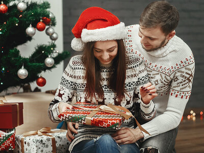 Cofanetto regalo Buon Natale sorella! Soggiorni, cene, pause relax o sportive a scelta per 2