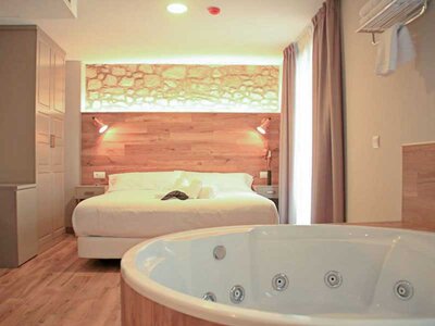 Caja Escapada de Nochevieja con cena para 2 en el Hotel Palacio Torre de Galizano 4*, Cantabria