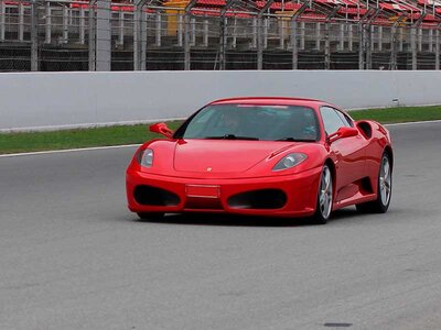 Conduce 7km en Ferrari F430 F1 por carretera abierta en Barcelona
