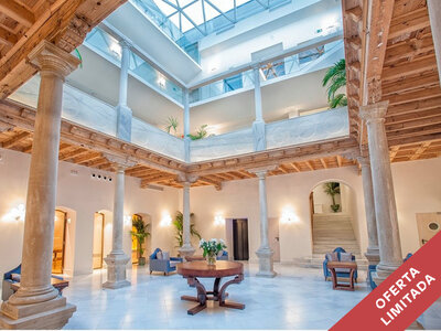 Caja regalo Vive la Nochevieja en el Palacio de Úbeda 5* G.L. con 1 noche, cena y cotillón para 2 personas