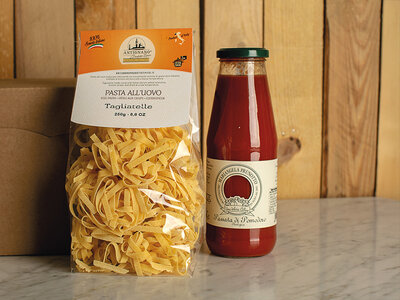 Cofanetto Prelibatezze piemontesi: 1 accurata selezione di prodotti tipici con consegna a domicilio