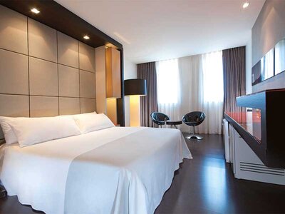 Caja Hotel Barcelona Condal Mar Affiliated by Meliá 4*, Barcelona: 1 noche con desayuno para 2