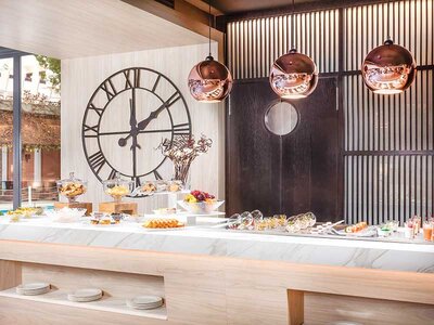 Meliá Castilla 4*, en Madrid: 1 noche con desayuno para 2