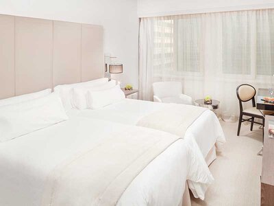 Caja Meliá Castilla 4*, en Madrid: 1 noche con desayuno para 2