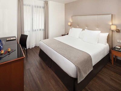 Caja Meliá Granada 4*: 1 noche con desayuno para 2 personas