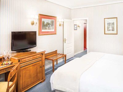 Caja Meliá Castilla 4*, en Madrid: 2 noches con desayuno para 2