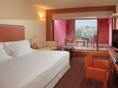 Caja Meliá Bilbao 5*: 1 noche con desayuno para 2 personas