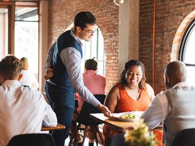 Coffret Saint-Valentin pour elle : 1 nuit ou 1 activité au choix