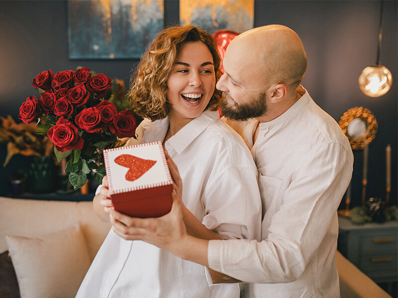 BOAITE Rosa Portafortuna A Maglia Con Messaggio 'Ti Amo' - Regalo Di Anniversario Per Lui O Lei - Decorazione Scrivania Romantica