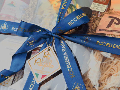 Cofanetto Dolce pensiero di Natale: panettone classico, spumante e torrone a domicilio