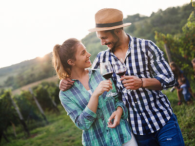Caja Un San Valentín perfecto para dos: spa o masaje y visita a viñedo con cata