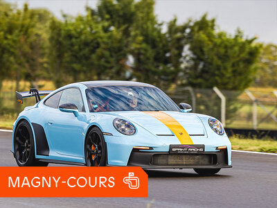 Coffret cadeau Stage de pilotage multivolant : 2 tours en Porsche Cayenne et 3 tours en Porsche 992 GT3 sur le circuit de Magny-Cours Club