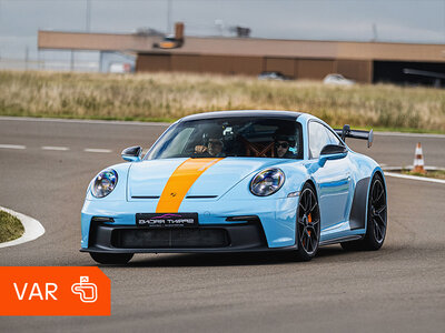 Coffret cadeau Stage de pilotage multivolant : 2 tours en Porsche Cayenne et 4 tours en Porsche 992 GT3 sur le circuit du Var