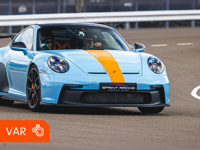 Coffret cadeau Stage de pilotage multivolant : 2 tours en Porsche Cayenne et 3 tours en Porsche 992 GT3 sur le circuit du Var