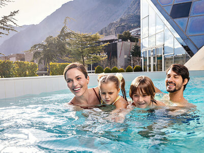 Caja Caldea en familia por el Día del Padre: acceso Classic de mañana de 3h para 2 adultos y/o 2 niños gratis