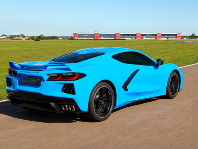 Doos Rijden in een Corvette C8 op het circuit van Mettet