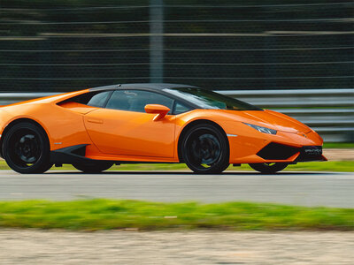 Doos Circuitrijden: 5 ronden in een Lamborghini Huracán op het Circuit van Mettet