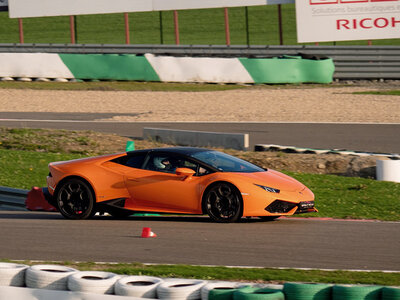 Circuitrijden : 4 ronden in een Lamborghini Huracán op het Circuit van Mettet