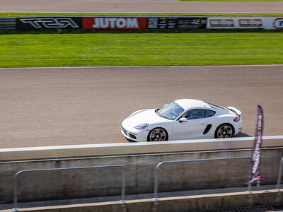 Stage de pilotage : 3 tours sur le circuit de Mettet en Porsche Cayman S