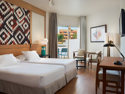 Caja H10 Estepona Palace 4*: 1 noche con desayuno y acceso al spa de 1h30 para 2