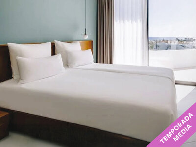 Caja regalo Hotel The Flag Estepona 4*, Costa del Sol: 1 noche con desayuno para 2 personas