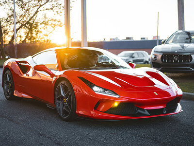 Cofanetto regalo Papà pilota per un giorno: avventure in supercar per la Festa del Papà