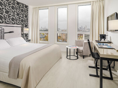 Caja H10 London Waterloo 4*, Londres: 2 noches, desayuno y cava para 2