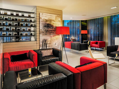 H10 London Waterloo 4*, Londres: 2 noches, desayuno y cava para 2