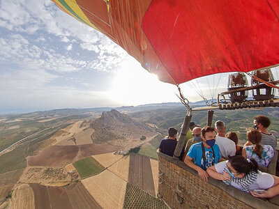 Caja regalo ¡Antequera a vista de pájaro!: 1 vuelo en globo de 1h para 1 persona