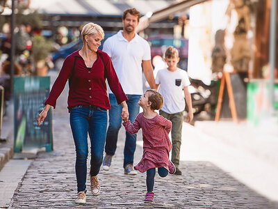 Cofanetto regalo Festa della mamma in viaggio: vacanza in famiglia con 2 notti e 2 cene in Italia