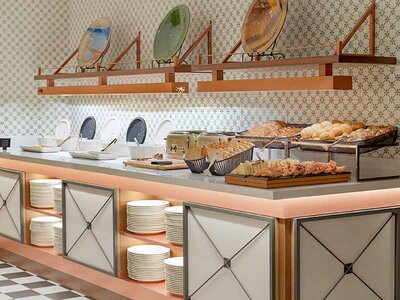 Caja H10 Casanova 4*: 1 noche con desayuno y cóctel de bienvenida para 2