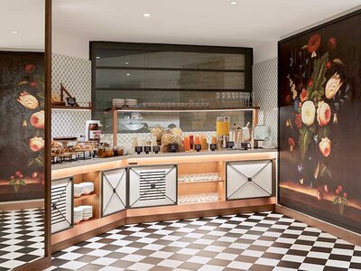 H10 Casanova 4*: 1 noche con desayuno y cóctel de bienvenida para 2