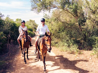 Ruta a caballo de 1 hora o más de duración