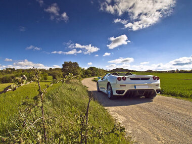 Ruta de 60 km con Ferrari F430 Spider por el Parque Natural de Montserrat y visita al monasterio