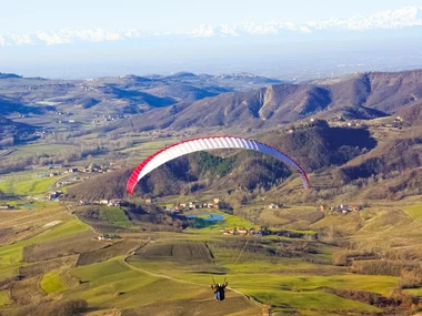 Volo in parapendio biposto con foto ricordo a Voghera per 1 persona