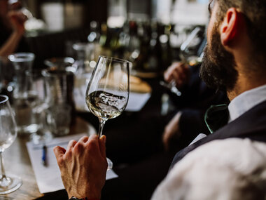 SMARTBOX - Coffret Cadeau Atelier d'initiation à l'œnologie de 2h avec 2  bouteilles de vin carnet en liège et kit dégustation - Gastronomie - La  Poste