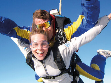 Saut en parachute en tandem pour 2 avec GegeSkydive, à Estrées-Mons