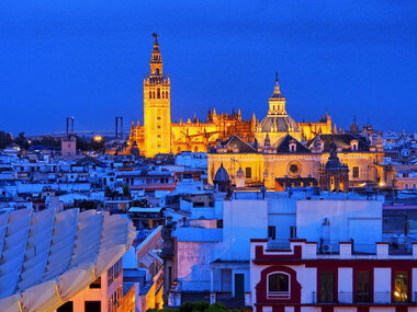 La Sevilla encantada: ruta nocturna para 4 personas